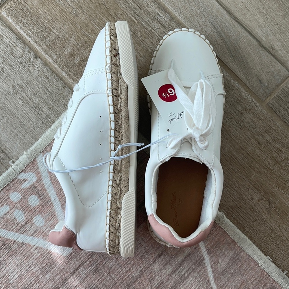 Universal Thread Target White Sneakers
